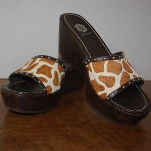 Yellow Box Giraffe Mules